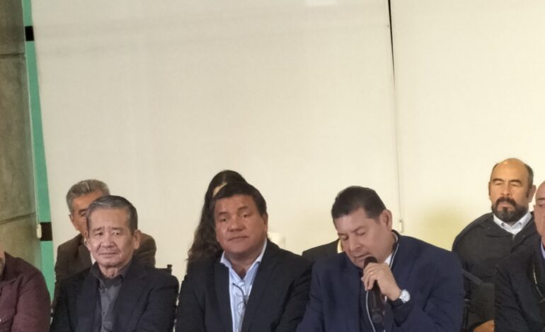 Armenta promueve unidad entre aspirantes a la alcaldía de Puebla