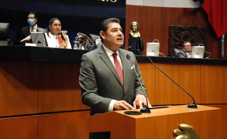 Reconocen trabajo de Alejandro Armenta en último día como senador