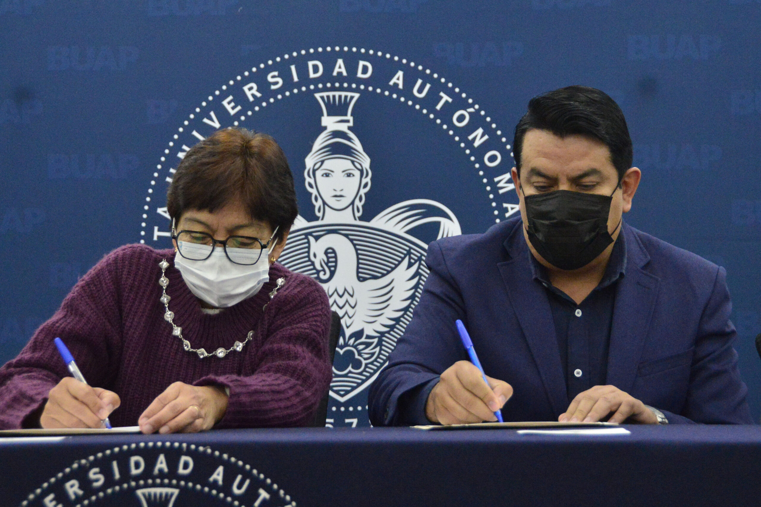 Signan aumento de 4 por ciento la BUAP con SITBUAP y ASPABUAP