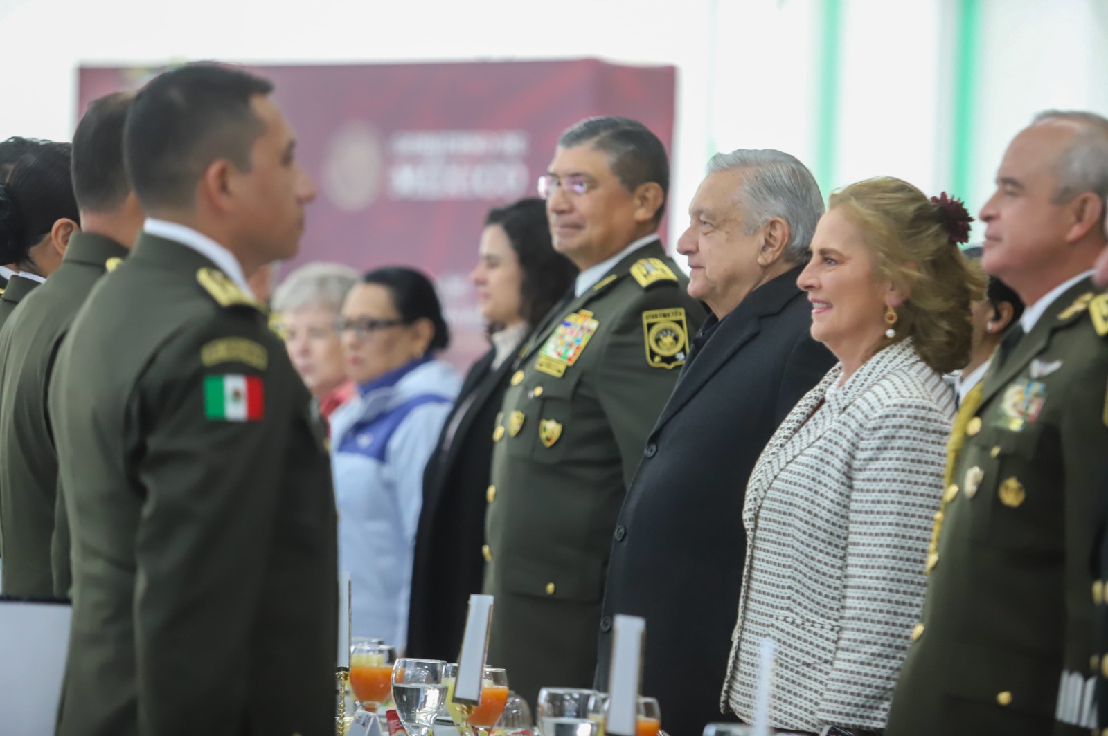 En Oriental, AMLO y Sergio Salomón presiden ceremonia por el Día del Ejército Mexicano