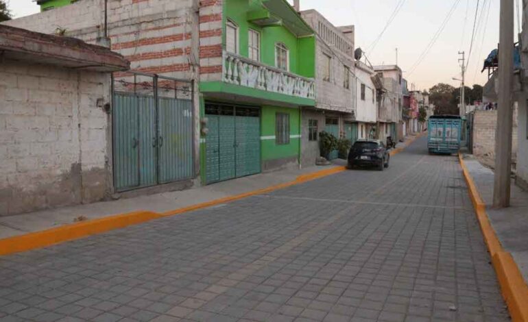 Renueva ayuntamiento cinco calles en Xochimehuacan