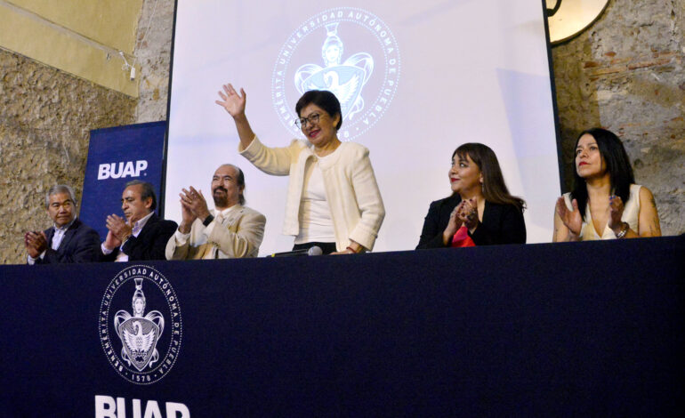 Preside Rectora Lilia Cedillo informe de labores y toma de protesta en la FFyL