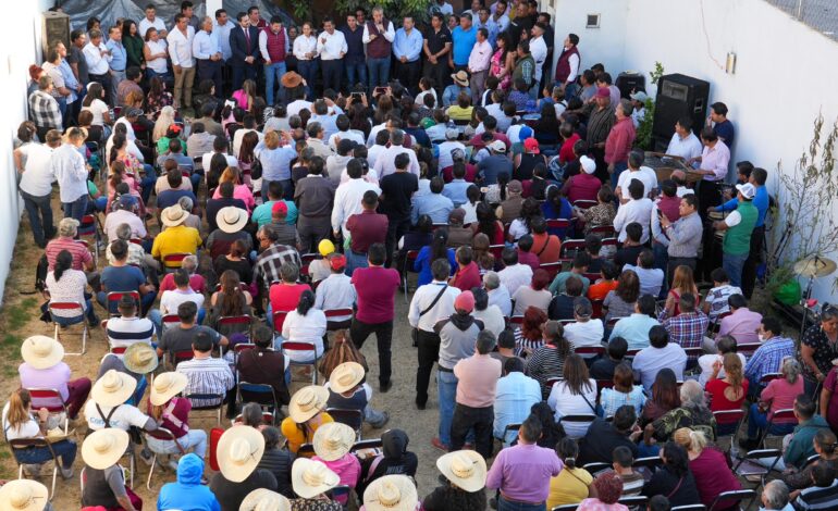 Convive Pepe Chedraui con habitantes de colonias del norte de la capital poblana