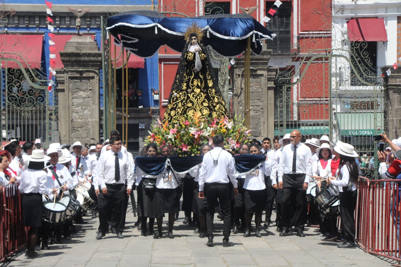 Arzobispo encabeza procesión de Viernes Santo con Sergio Salomón