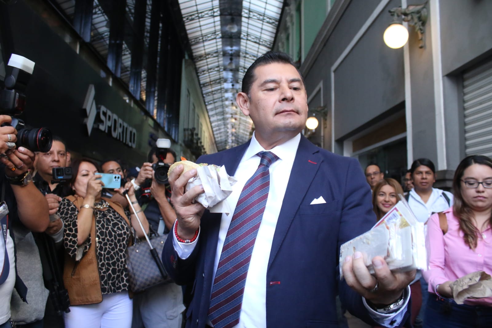 Que FGE investigue nexos de candidatos con delincuentes: Armenta
