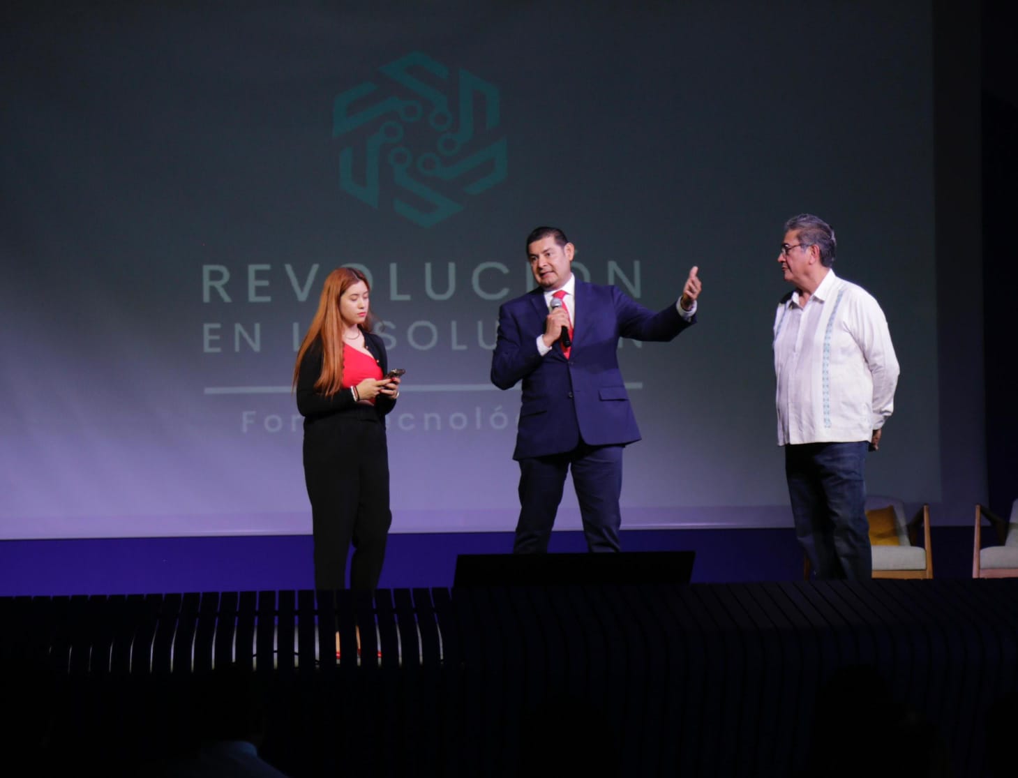 Participa Armenta en Foro Tecnológico «Revolución en Soluciones»