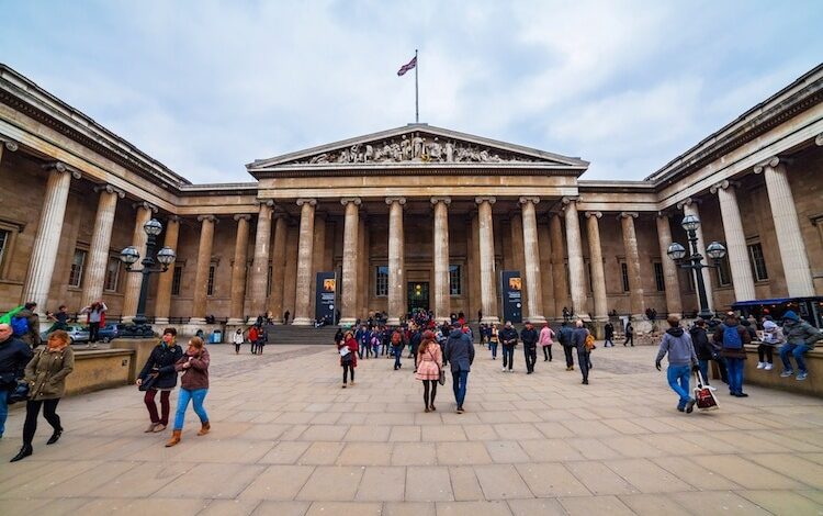 En medio de escándalo por robo de piezas, nombran a nuevo director del Museo Británico