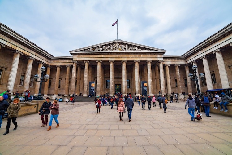 En medio de escándalo por robo de piezas, nombran a nuevo director del Museo Británico
