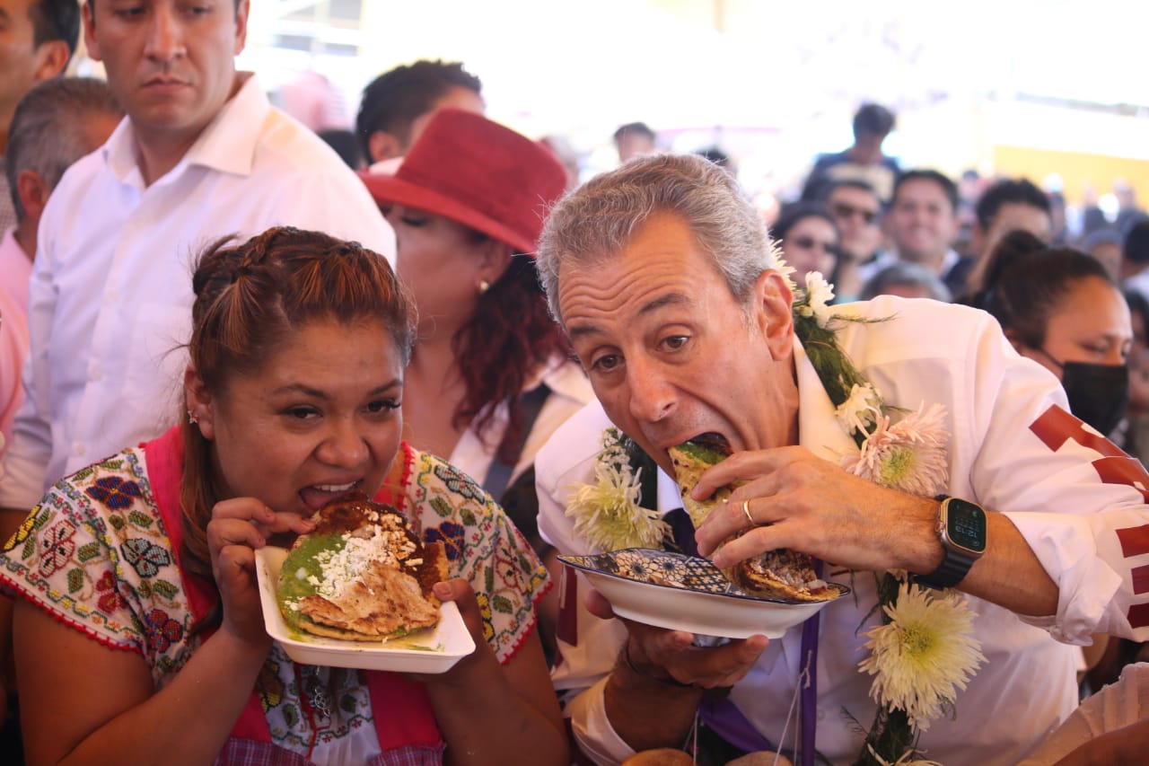 Arropa Junta Auxiliar de La Resurrección a Pepe Chedraui rumbo a la Presidencia Municipal