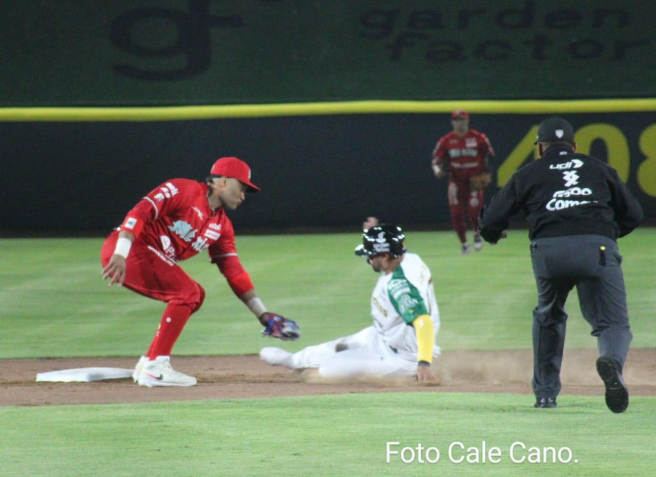 Con bombazo del emergente José Pirela en la octava, Diablos le saca el juego a Pericos