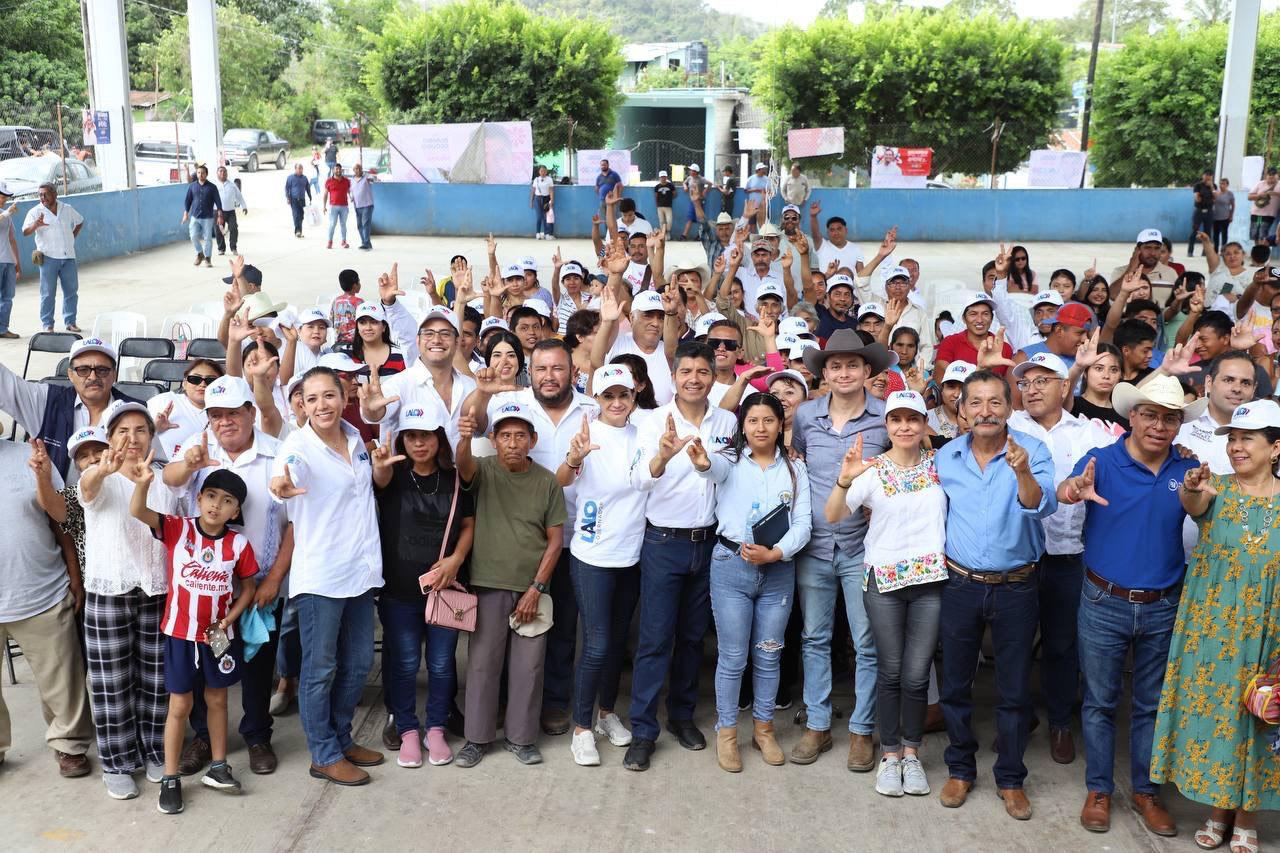 Ofrece Lalo Rivera asesorías a citricultores en la Sierra Norte