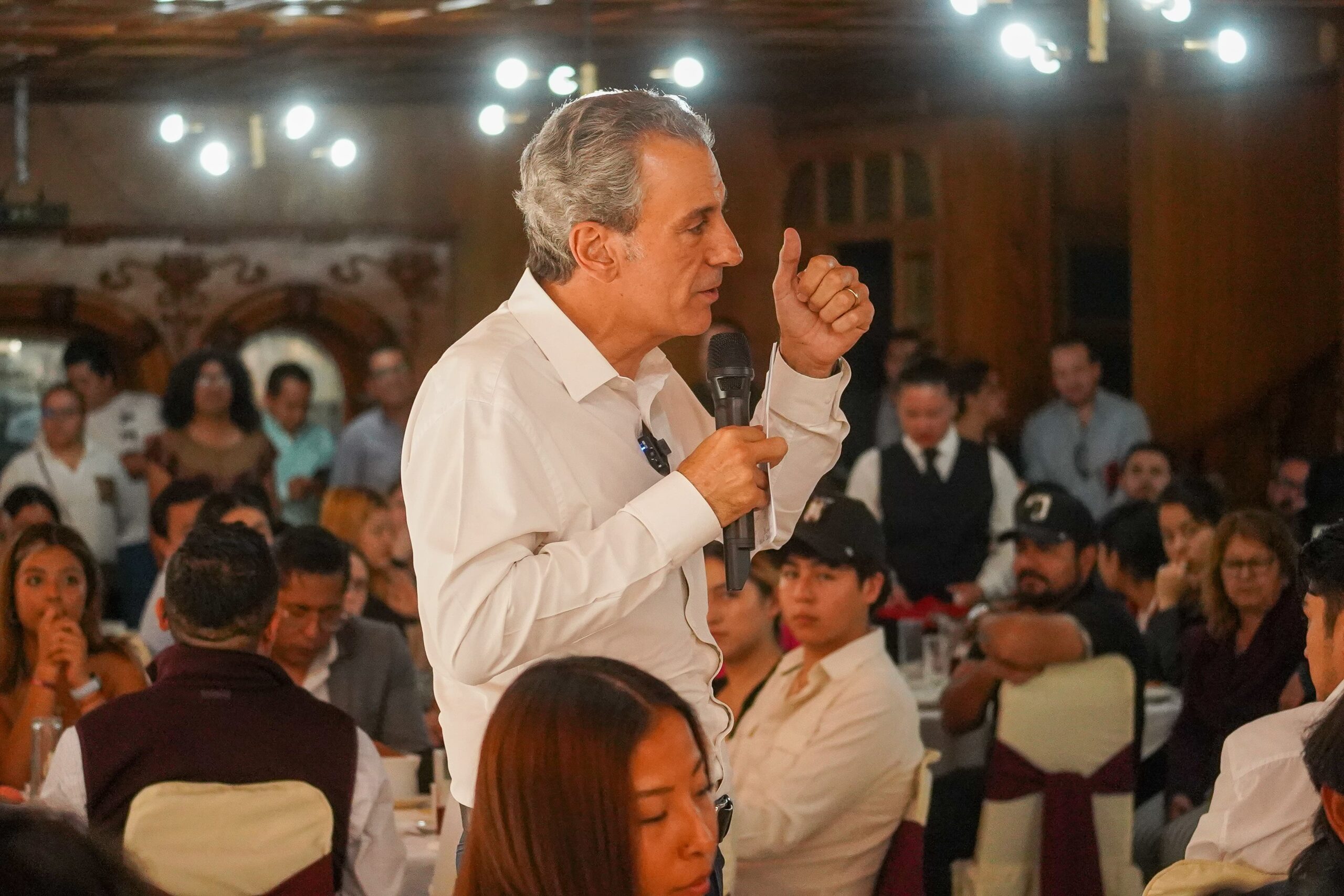 Pepe Chedraui responde inquietudes de jóvenes capitalinos