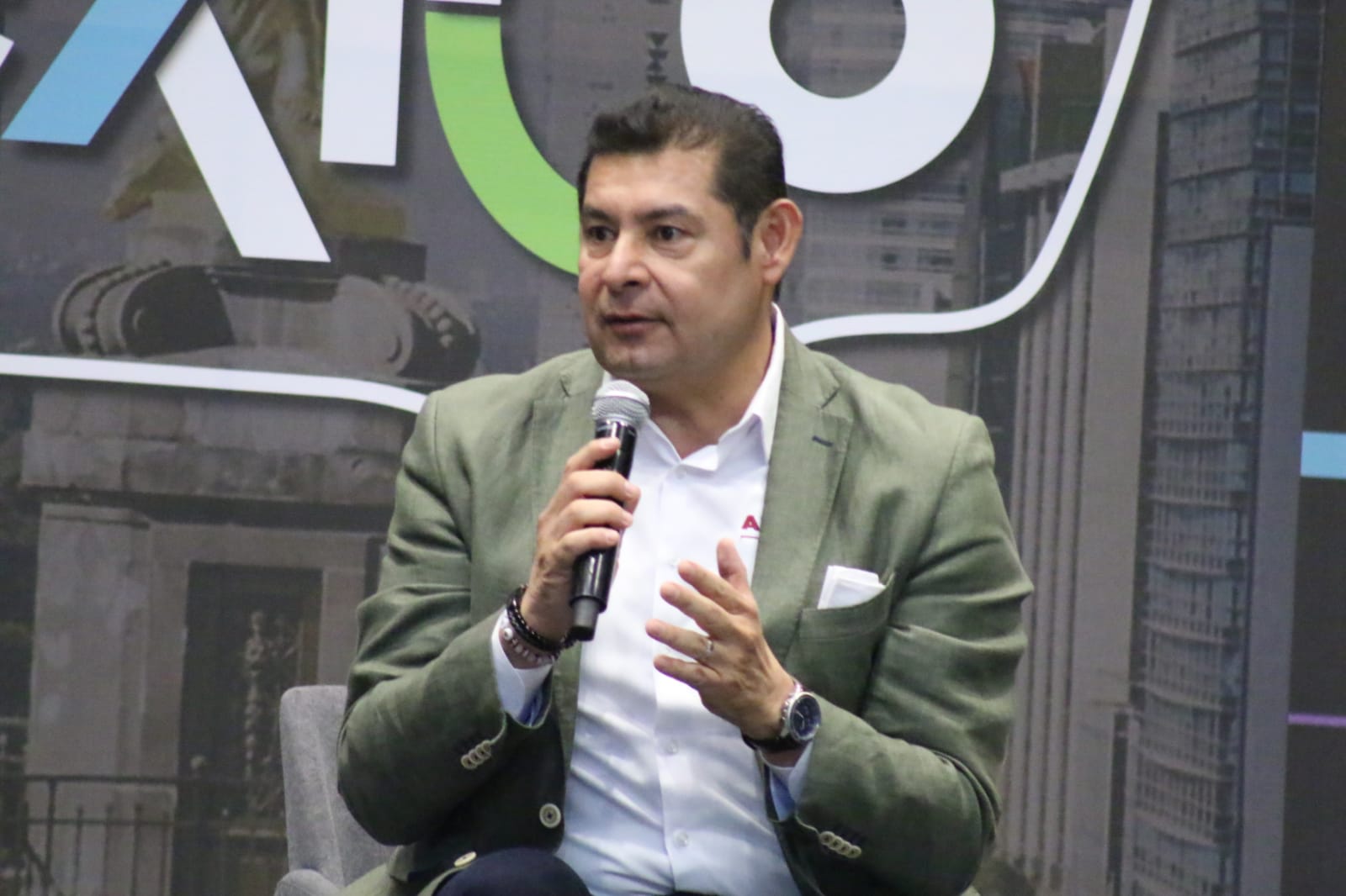 «No existen las juntas auxiliares para él»: Armenta se lanza contra Eduardo Rivera