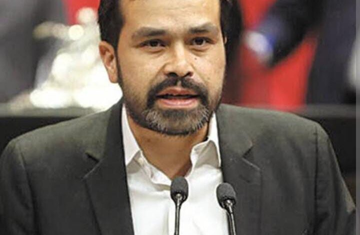 Propone Máynez entregar medalla Belisario Domínguez a Roberto Canseco por defensa de embajada de México en Ecuador