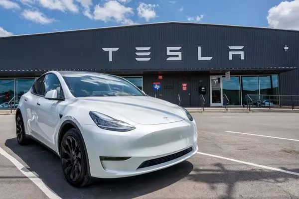 Tesla despide a más del 10% de su personal a nivel global 