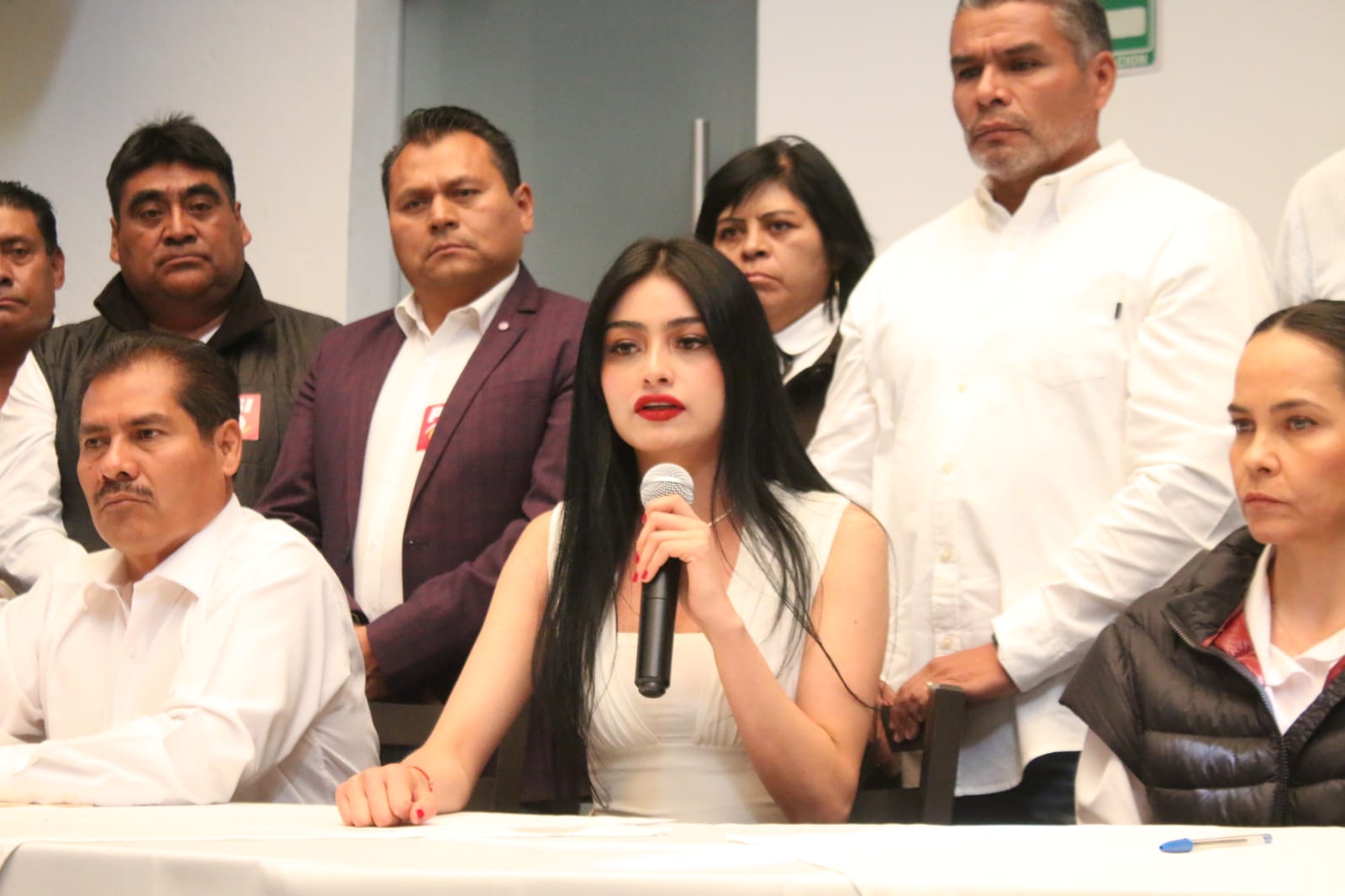 Aconseja AMLO a Guadalupe Martínez no ser “presumidos” por Lamborghini