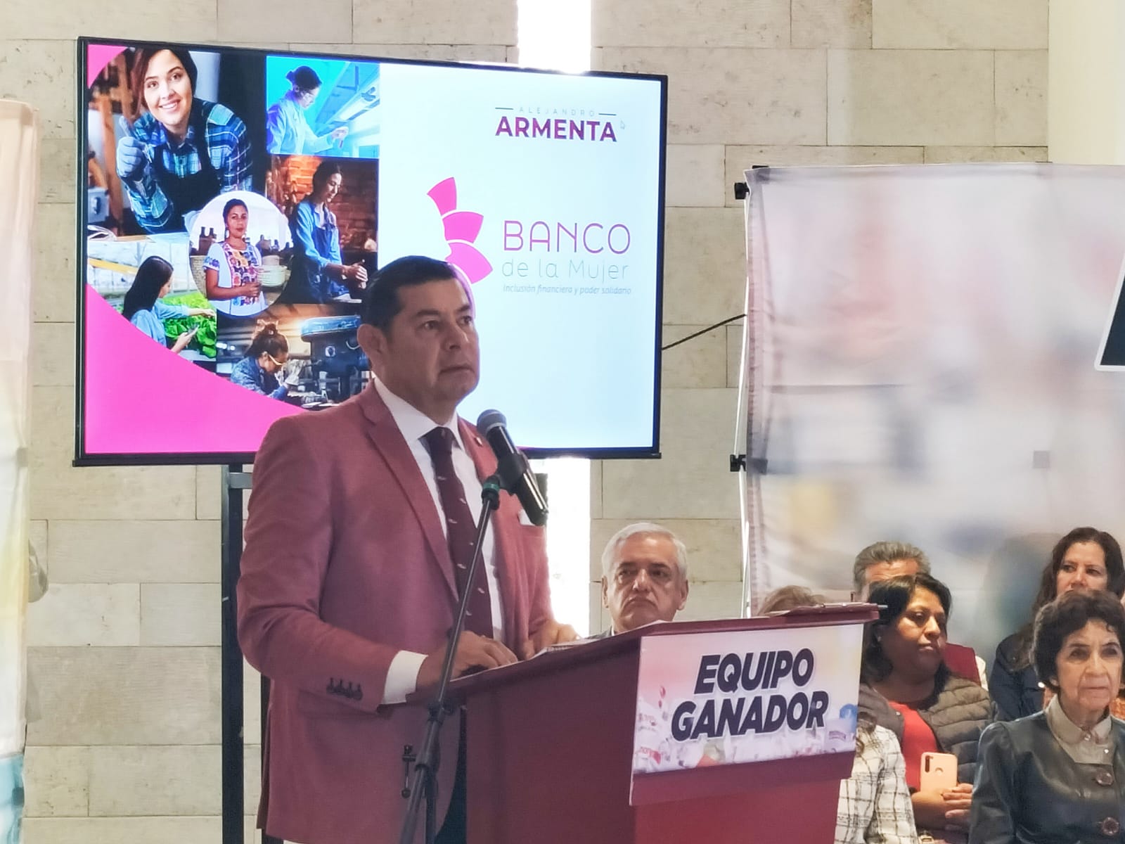 Propone Armenta instalar Tiendas Puebla en estaciones del Tren Maya