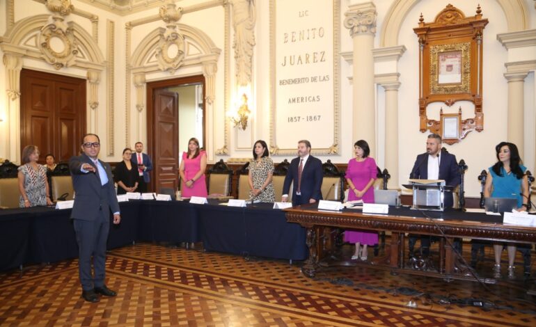 Toman protesta a Arturo Ramírez Romero como regidor suplente del Ayuntamiento de Puebla