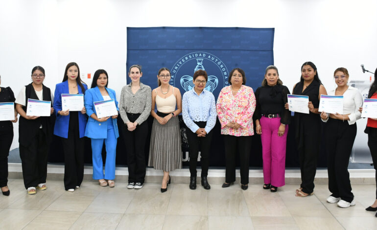 Entrega rectora Cedillo reconocimientos a estudiantes becarias de Abogadas MX