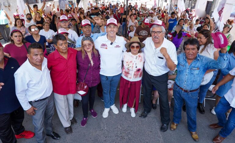 Pepe Chedraui fue arropado por las y los vecinos de la colonia 10 de Mayo