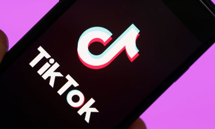 ¡Volverán a Tik Tok! Cantantes de Universal logran licencia