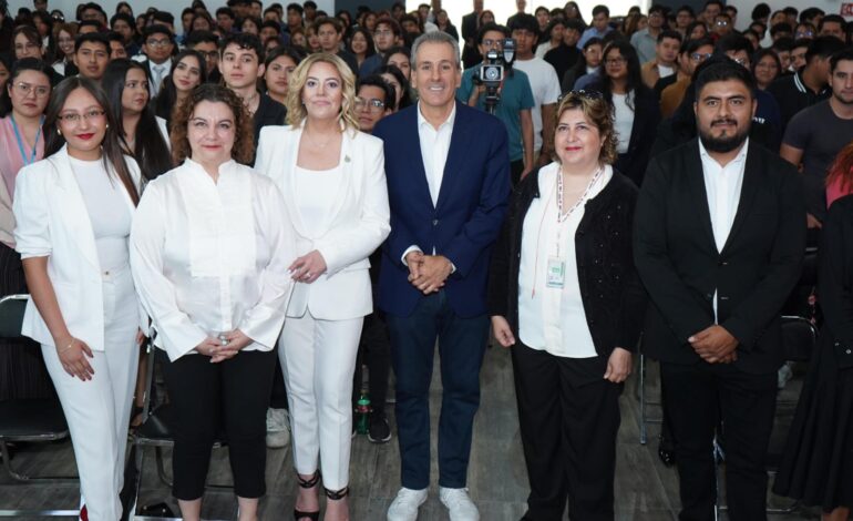 Participa Pepe Chedraui en encuentro con alumnos del IES