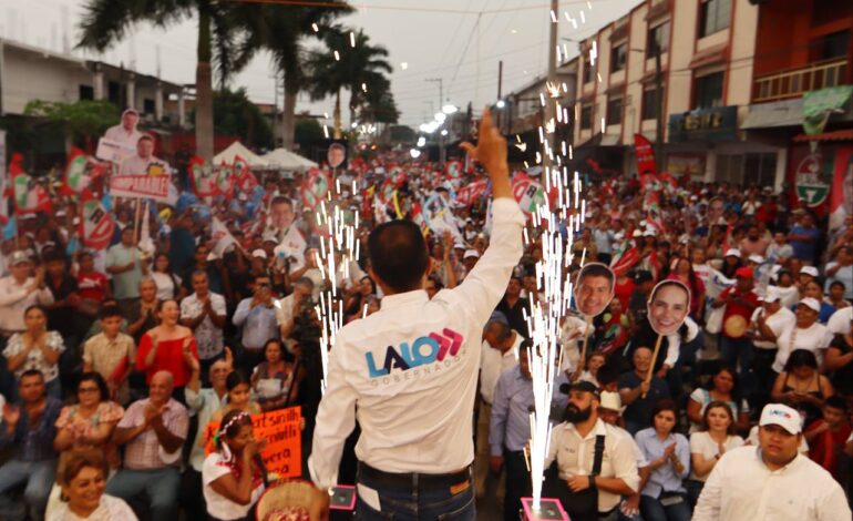 Dan bastón de mando a Lalo Rivera en Venustiano Carranza