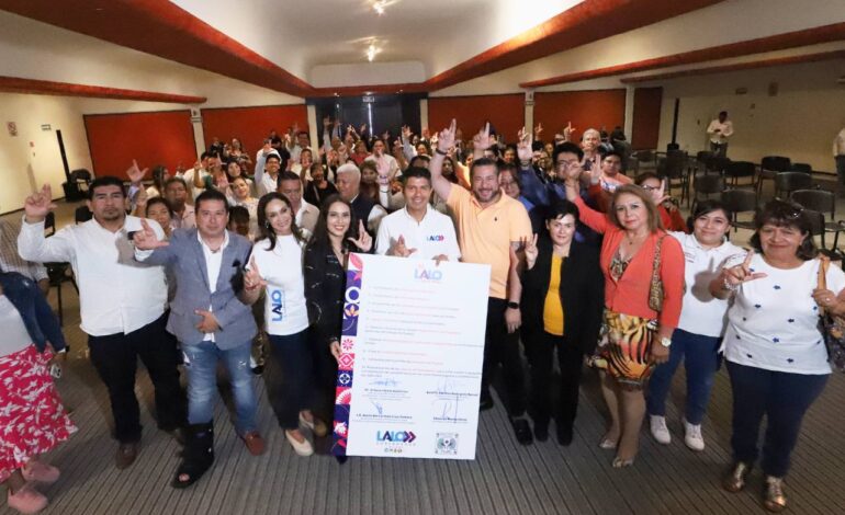 Firma Eduardo Rivera acuerdo por la salud renal