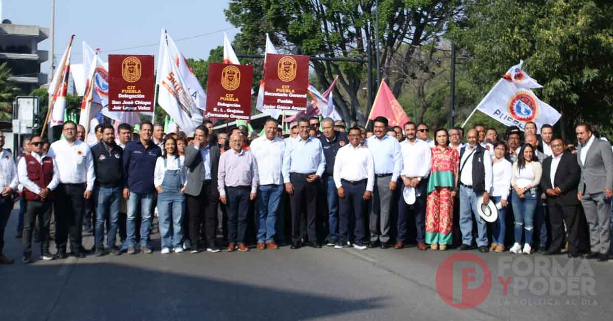 Encabeza Sergio Salomón ceremonia y desfile por Día del Trabajo