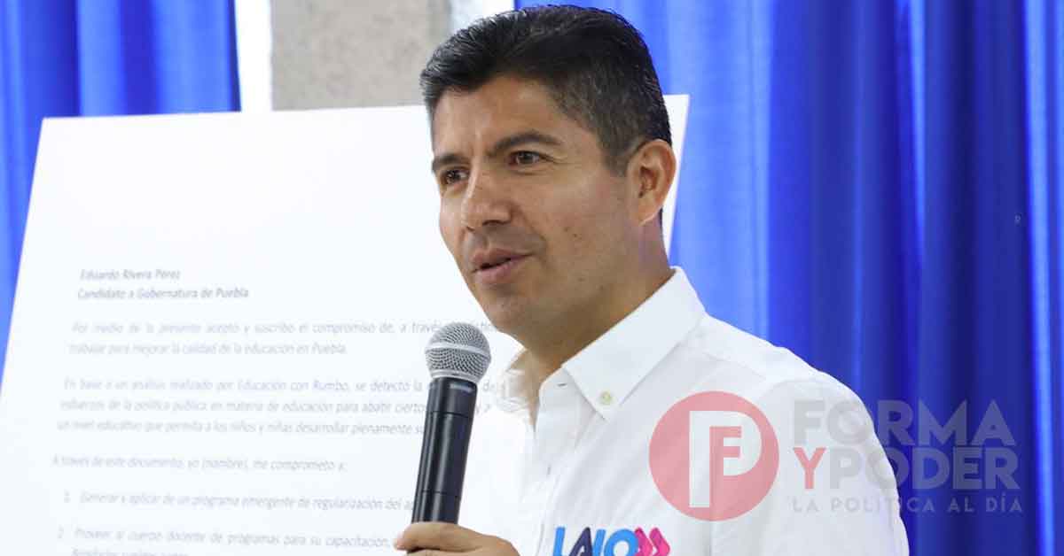 Firma Eduardo Rivera compromiso por la educación