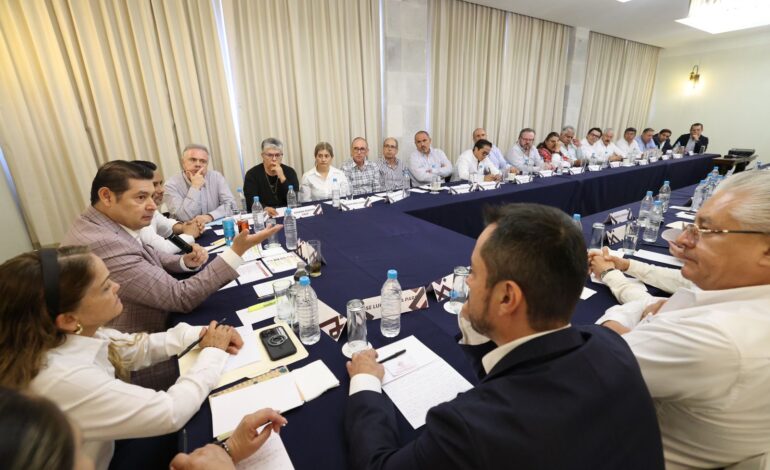 Establece Armenta mesa de trabajo en Tehuacán para el desarrollo económico