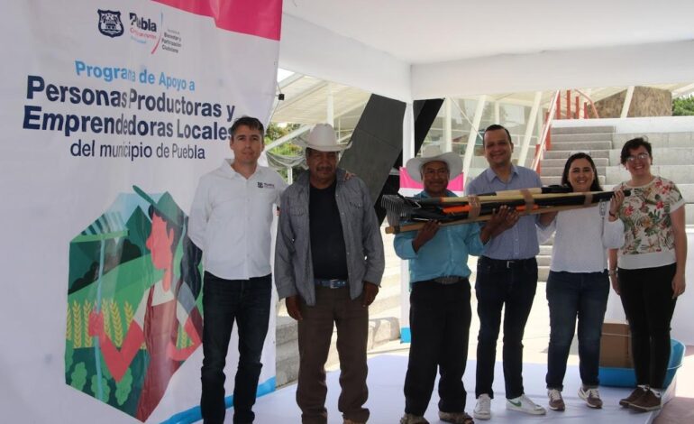 Entrega Ayuntamiento de Puebla apoyo a productores del campo