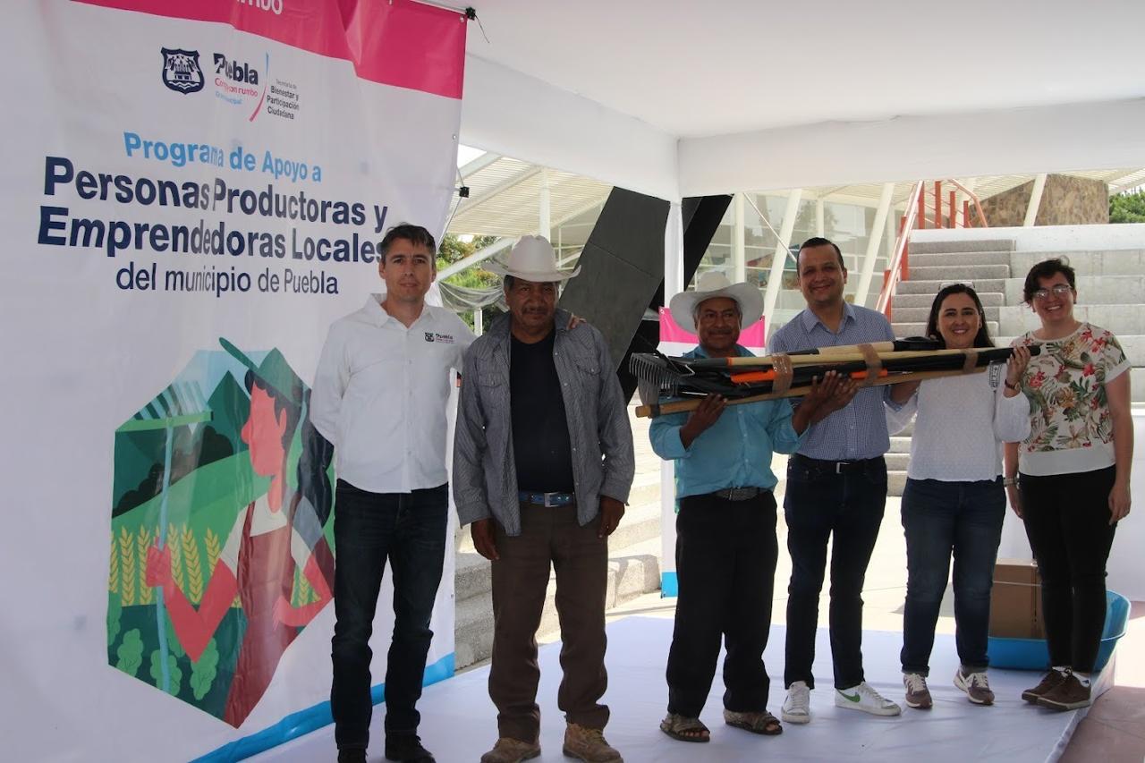 Entrega Ayuntamiento de Puebla apoyo a productores del campo
