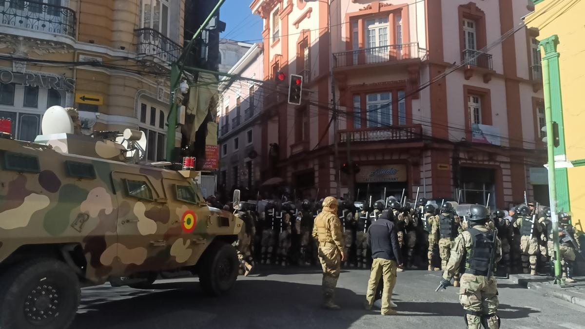 Nombran a nuevo Comandante del Ejército Boliviano en medio de golpe de Estado