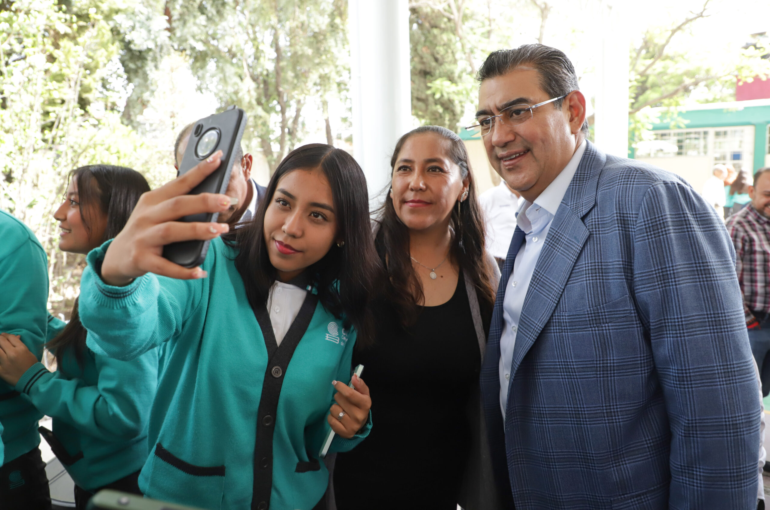 En beneficio de estudiantes, gobierno hace equipo con padres de familia: Sergio Salomón