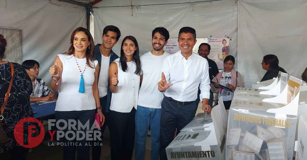Vota Eduardo Rivera tras dos horas de retraso