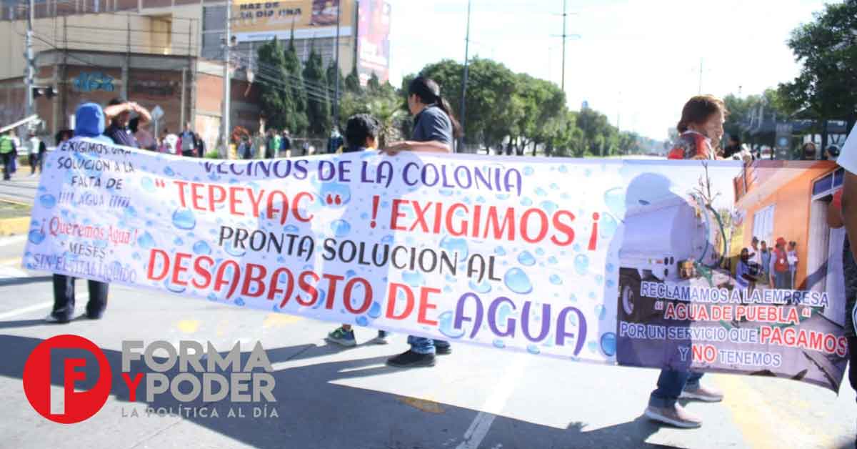 Vecinos de la Tepeyac bloquean Calzada Zaragoza por falta de agua