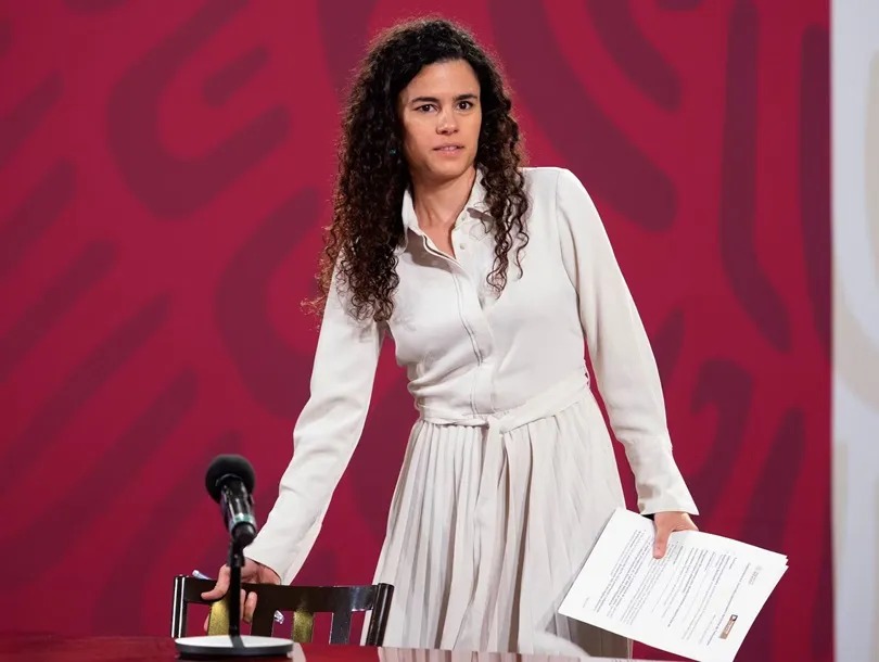Luisa María Alcalde levanta la mano para la dirigencia de Morena