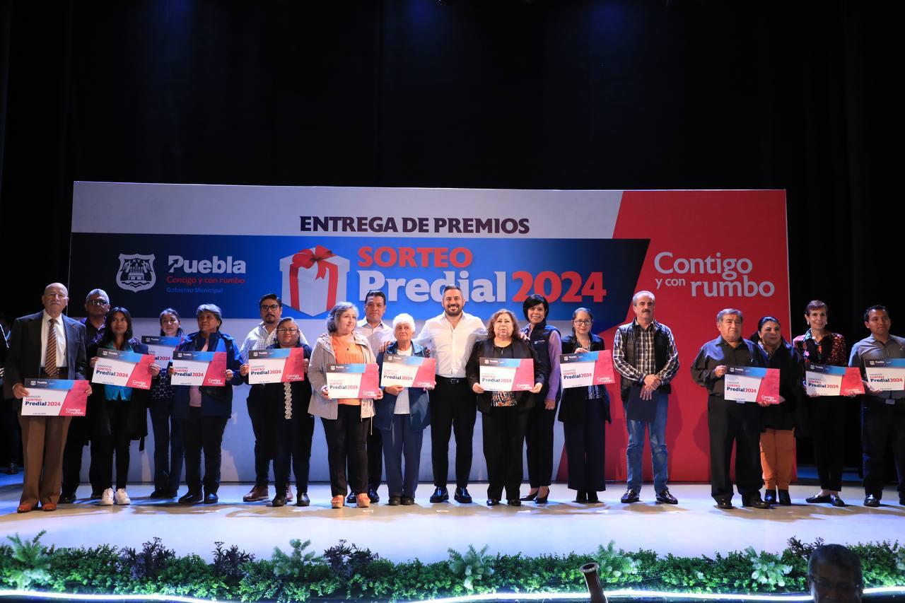 Entregan premios del Sorteo Predial 2024