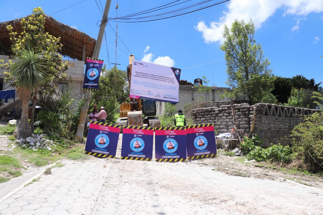 Construye Ayuntamiento calle de concreto en San José el Aguacate