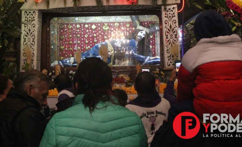 Pese al mal clima, celebran al Señor de las Maravillas