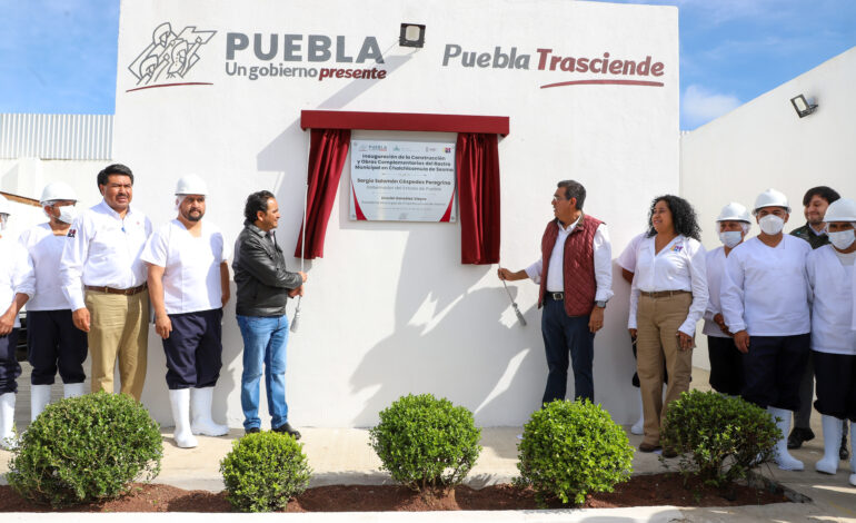 Por 42.4 mdp, Sergio Salomón inaugura rastro municipal en Chalchicomula de Sesma