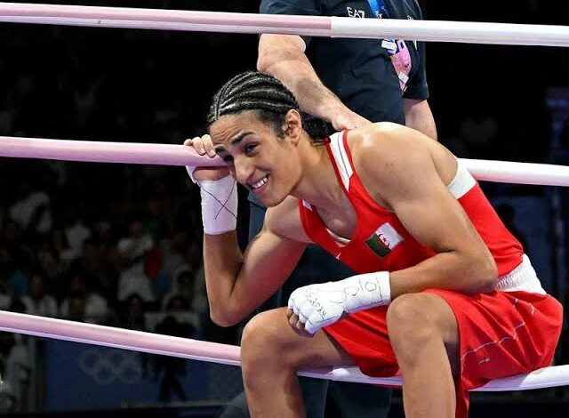 Boxeadora argelina Imane Khelif, blanco de críticas por participación en París 2024