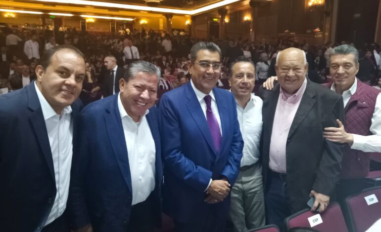 Sergio Salomón acompaña a Claudia Sheinbaum por constancia de mayoría