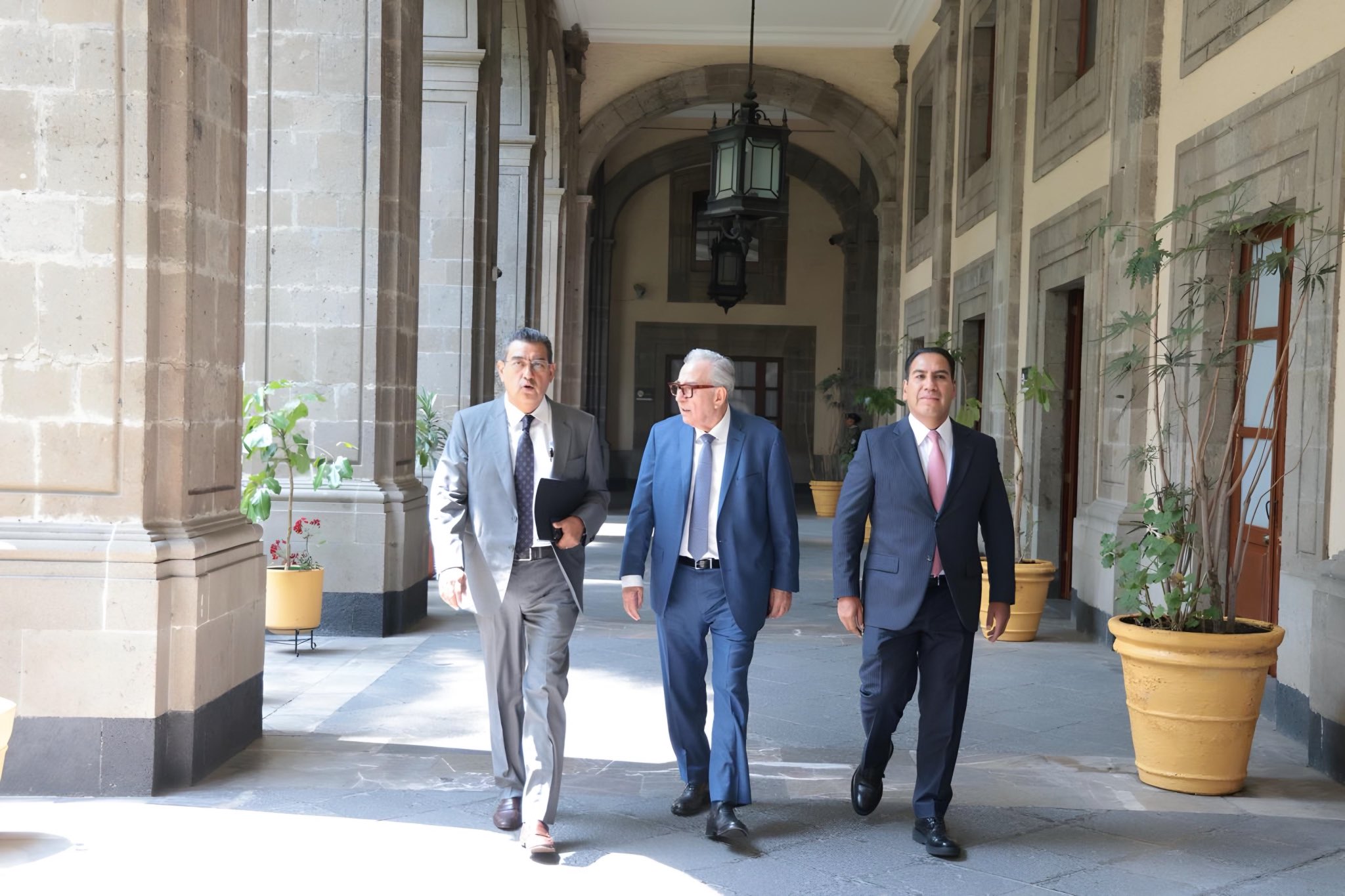 Sergio Salomón acude a la reunión federal de programa IMSS-Bienestar