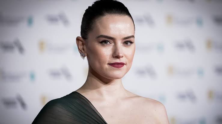 Daisy Ridley reveló que tiene la enfermedad de Graves