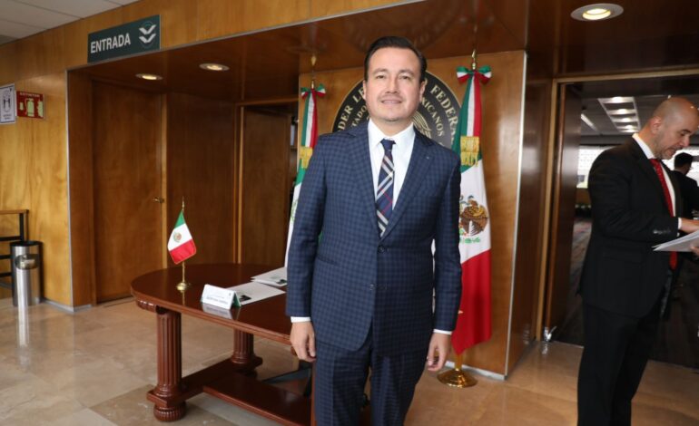 Se registra Mier Bañuelos como diputado federal
