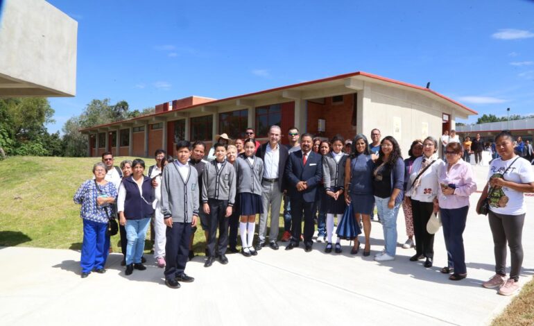 SEP inaugura nueva secundaria en Bosques de Chapultepec tras conflicto vecinal
