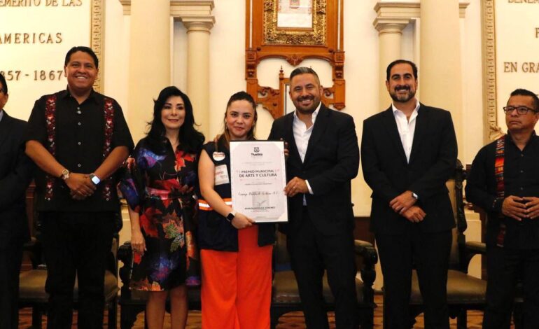 Entrega Ayuntamiento de Puebla premio municipal de Arte y Cultura