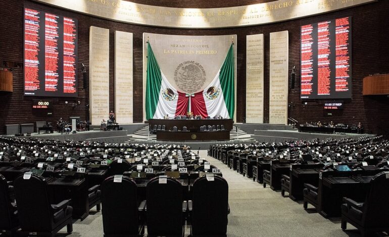 De Gerardo Fernández Noroña y su toma de protesta como presidente del Senado